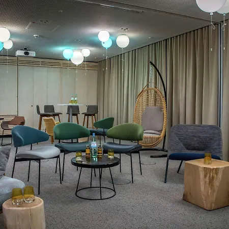מלון Hilton Garden
